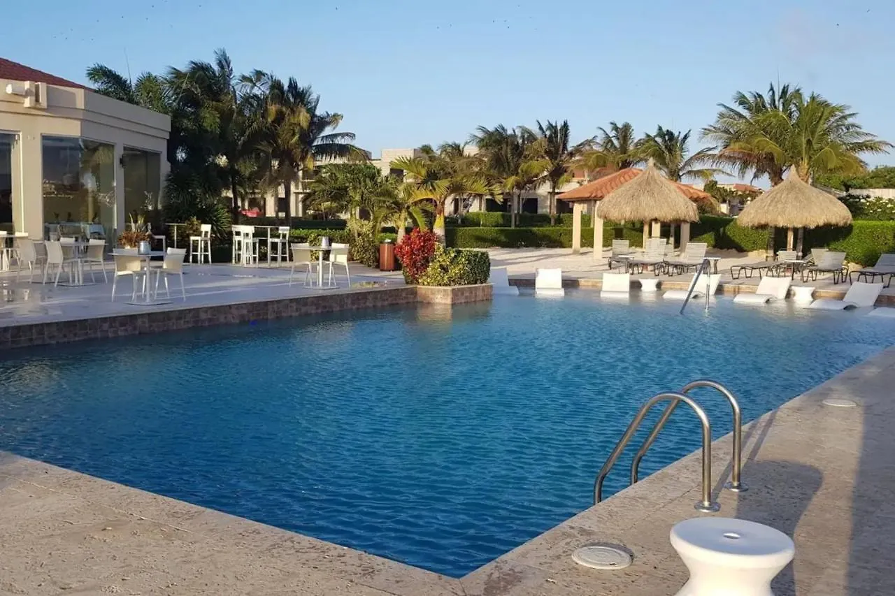 Nice House With Private Pool In Gold Coast Palm Beach