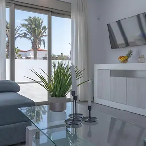 Family 1 Beachfront By Holidays , Corralejo España